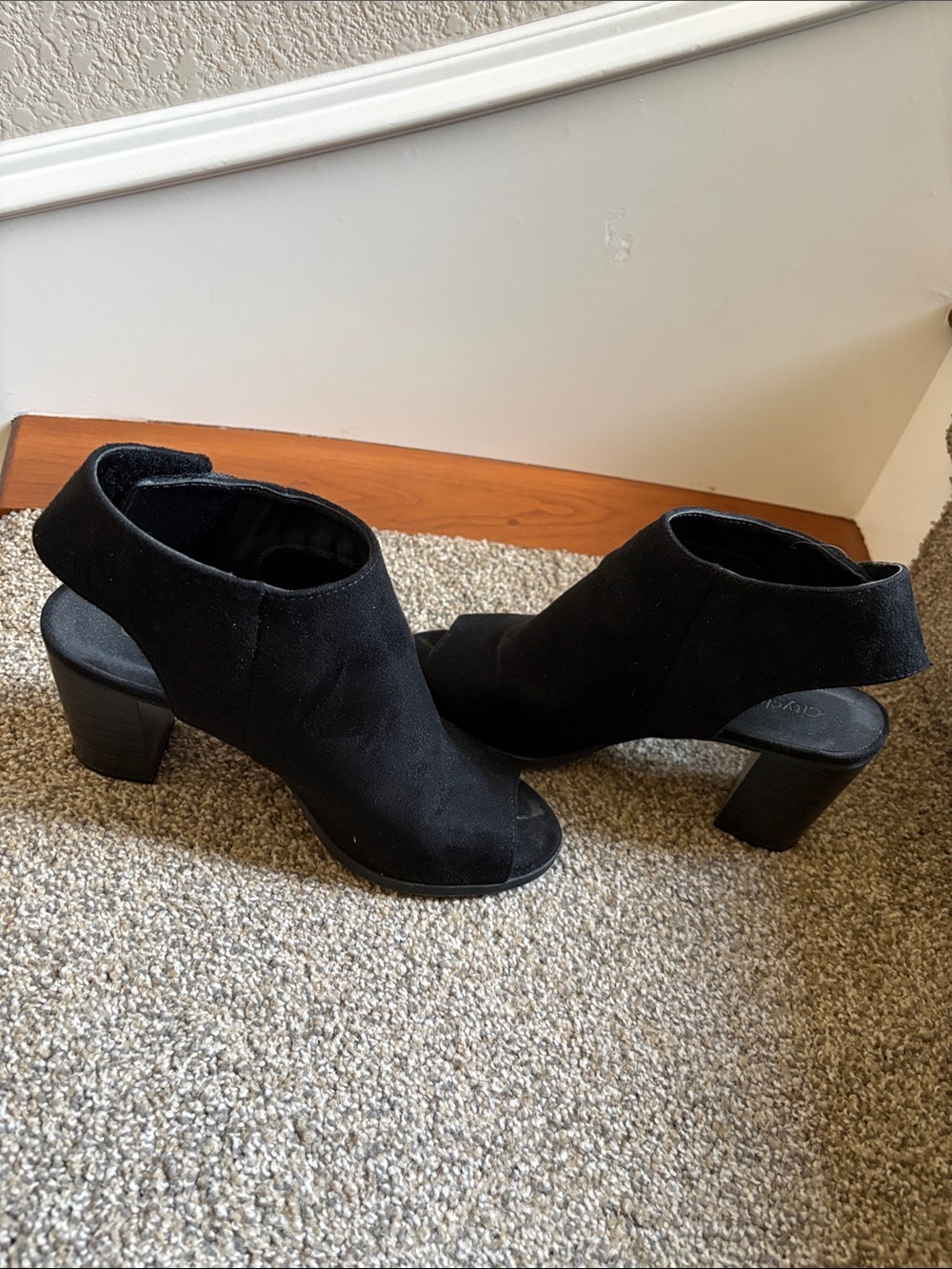 Cityclassified Black Open-Peep Toe Block Heel Sandals